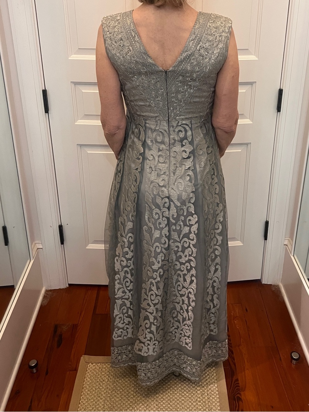 Kay Unger Silver Lace-Overlay Evening Gown - Picture 6 of 15
